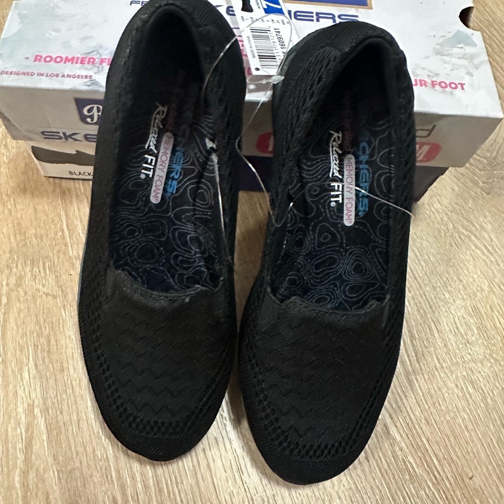Skechers Women's Black Knit Loafers